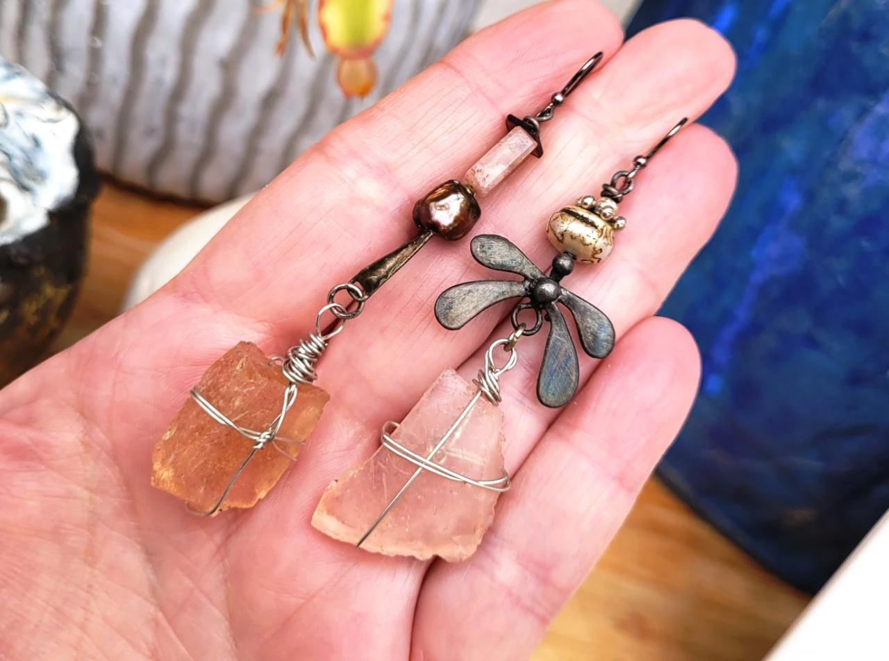 Asymmetric essential earrings, city pebbles beach glass.. – photo 3